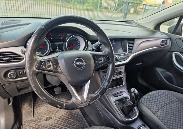 Opel Astra cena 39999 przebieg: 164000, rok produkcji 2019 z Radłów małe 154